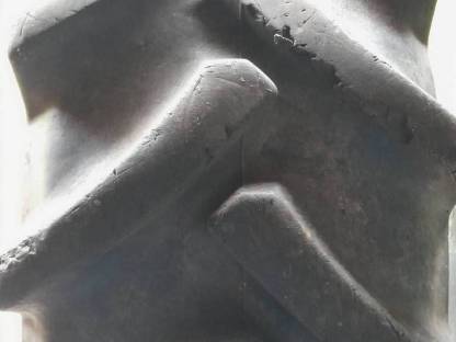 Bild 2:Traktorreifen 380/85R24