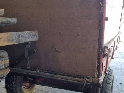 Bild 4:Misstreuer umgebaut zu Anhänger