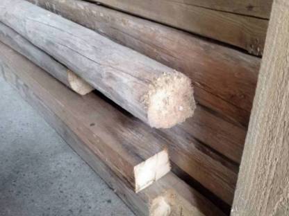 Bild 3:Holz von einem alten Stall