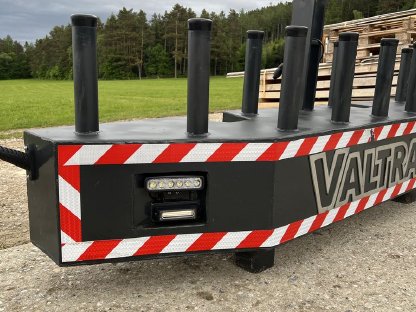 Bild 4:Frontgewicht/Folienhalter VALTRA