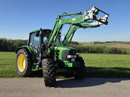Bild 2:John Deere 6330 mit Frontlader 633