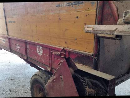 Bild 2:Misstreuer umgebaut zu Anhänger