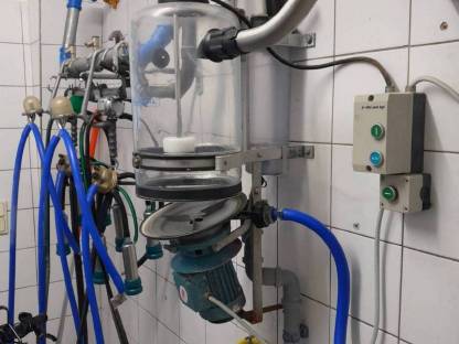 Bild 3:Rohrmelkanlage