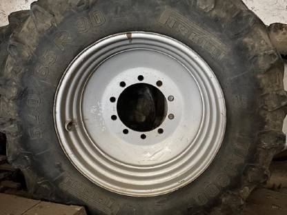 Bild 4:Traktorreifen