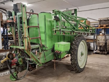 Jessernigg Gigant 3000 Feldspritze gezogen