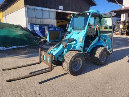 AVANT 760i Hoflader