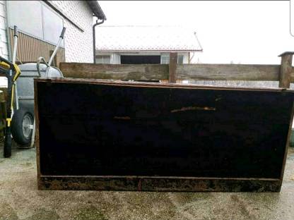 Bild 2:Futterautomat für Lämmer