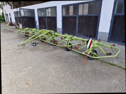 Bild 2:Claas Volto 75T