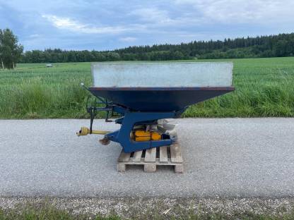 Bild 3:Bogballe Düngerstreuer