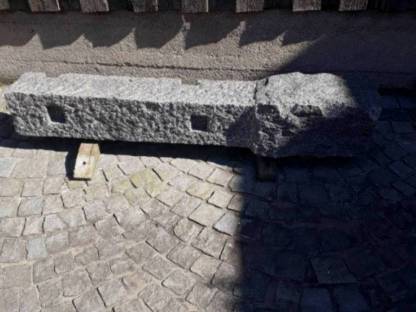 Bild 2:Granitzaunsäule