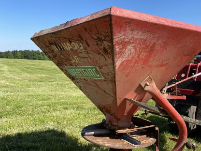 Bild 2:Düngerstreuer Tornado 301