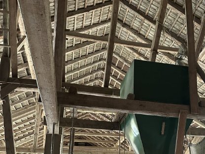 Bild 3:Rohrfütterung samt Antrieb und Silo