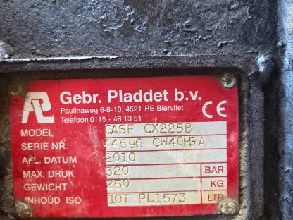 Bild 3:Schnellwechsler CW40 + Grabräumlöffel