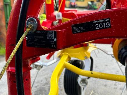 Bild 5:Pöttinger Kreiselheuer HIT 6.61