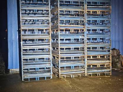 Bild 5:Gitterbox Brennholzregale Holzlagerung