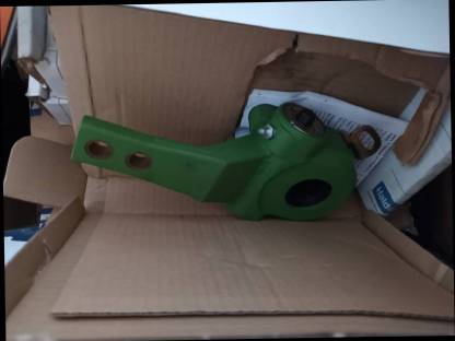 Bild 7:Neue LKW-Ersatzteile