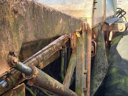 Bild 2:Baggerlader MF 50