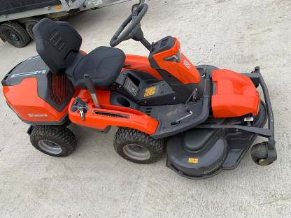 Husqvarna 316TsX AWD mit Schneeschild