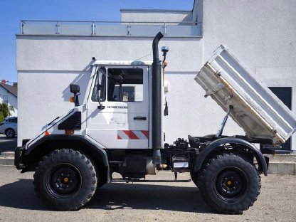 Mercedes Benz Unimog U90 *Schild + Salzstreuer