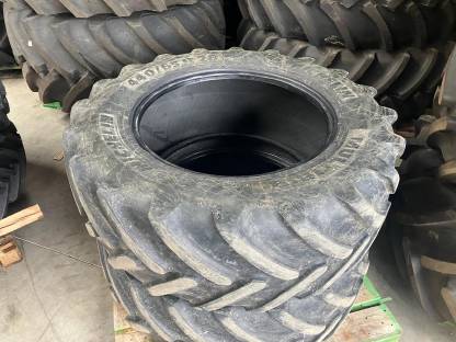 Bild 8:Michelin Multibib 440/65R28 540/65R38 mit Felge zu Steyr