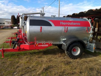 Bild 2:Aktion, Güllefass 8.000 l, Wasserspeicher Wassersilo 267 m³