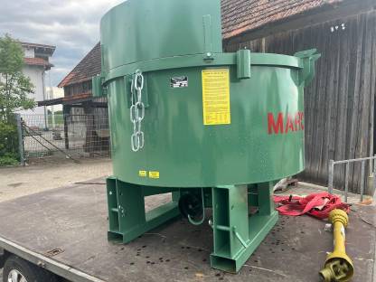 Bild 2:Schlepper Betonmischer Marchner