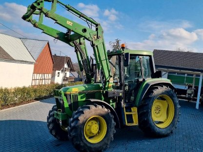 John Deere 6110 mit Frontlader