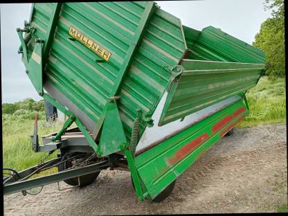 Bild 6:Müllner Anhänger 2-Achs 2-Seiten Kipper