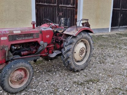 International Harvester 275 Traktor (McCormick)