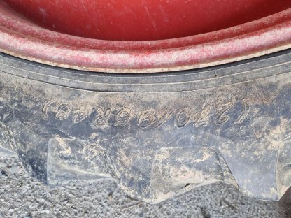 Bild 4:Reifen 270/95 R48 (11.2 R48) mit 8-Loch-Felge Fendt 300, 400