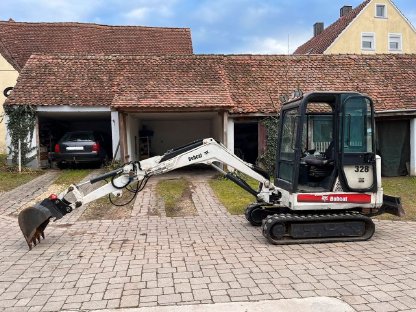 Bobcat X 328 – MS03 Schnellwechsler + 3-teiliges Löffelpaket