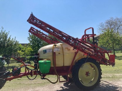 Bild 2:Feldspritze 15 m