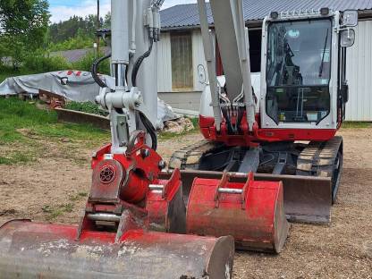 Bild 4:Takeuchi TB290-2 mit Zentralschmierung