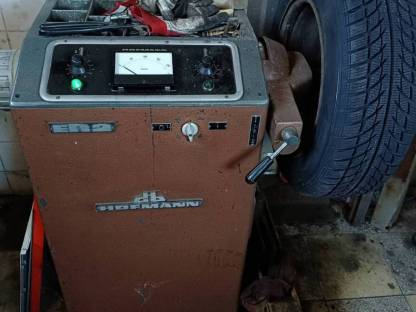 Bild 5:Montier- und Wuchtmaschine Corghi