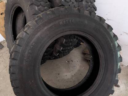 Continental MPT80 10.5 R20 Reifen Unimog etc.