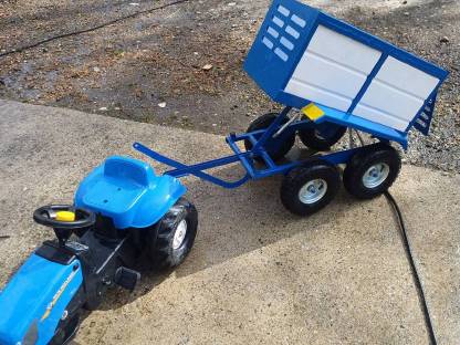 Bild 2:Trettraktor Anhänger