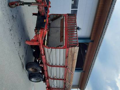 Bild 6:Häckslerwagen Pöttinger