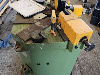 Bild 2:Eckverbinderpresse - Stanze