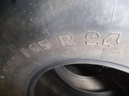 540/65 R24 Michelin 2 Stk.