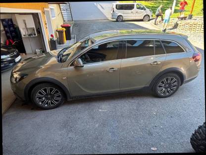 OPEL INSIGNIA COUNTRY