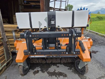 Bild 4:Padagas Profi H 2101 Kehrmaschine