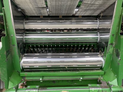 Bild 8:Rundballenpresse McHale V660