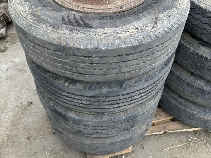 Reifen 8.25R15
