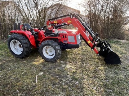 Carraro Tiger Country 4400 mit Frontlader