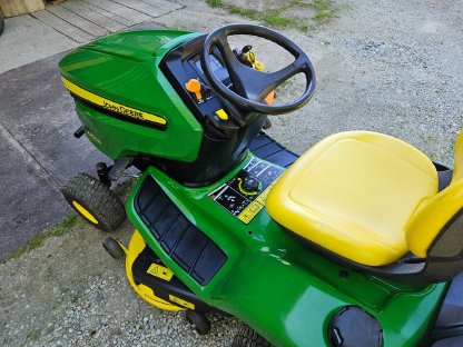 Bild 5:Rasentraktor John Deere X350R