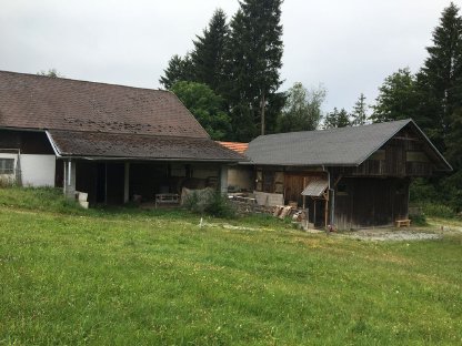 Bild 6:Stallgebäude in absoluter Alleinlage