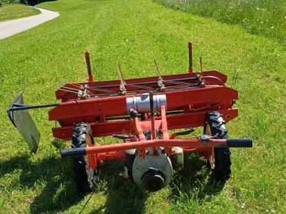 Bild 6:Handbandrechen Pöttinger Heuraupe 160