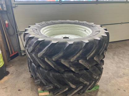 Michelin Multibib 440/65R28 540/65R38 mit Felge zu Steyr