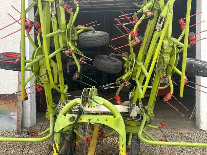 Bild 3:Claas Volto 870