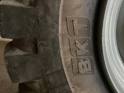 Bild 3:Radlader Reifen 17,5 R25